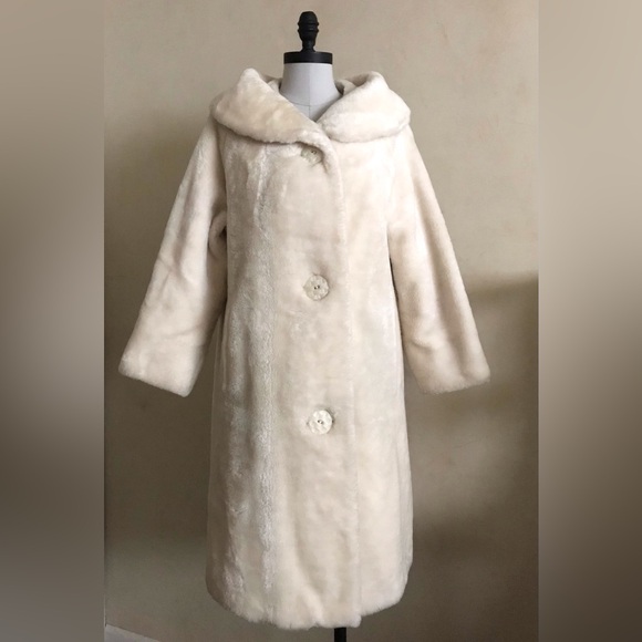 Vintage Jackets & Blazers - Vintage Cream Plush Coat